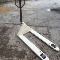 Pallet Jacks 