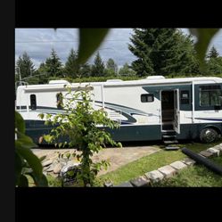 2004 Monarch SE Monaco Rv