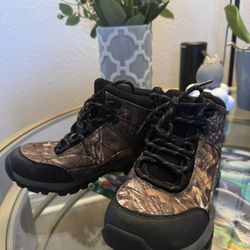 Children's shoes. In very good condition. 