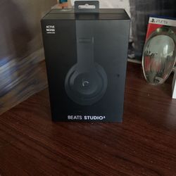 Beats Studio 3/active Noise Cancellation.