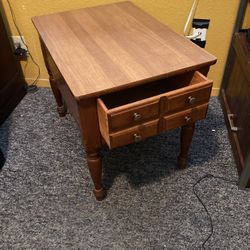 Sturdy End Table W/Drawer