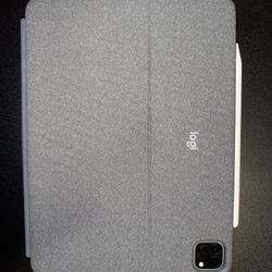 iPad Pro 11in Logitech Combo Touch Case