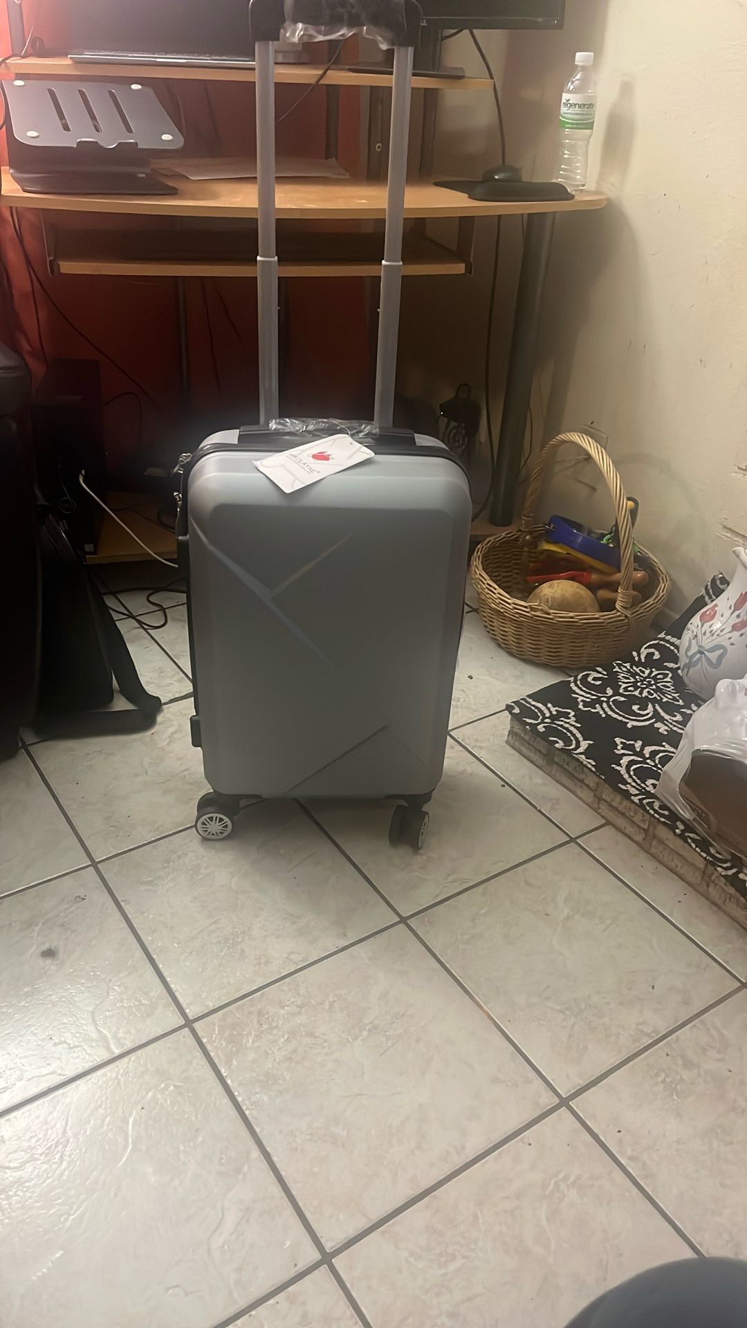 20 Inches Carry On Traveler’s Luggage