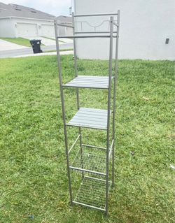 Selling metal shelf unit with 5 shelves