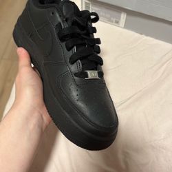 Size 4 women’s Air force’s 1 
