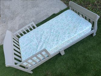 Toddler Bed (mattress Included)