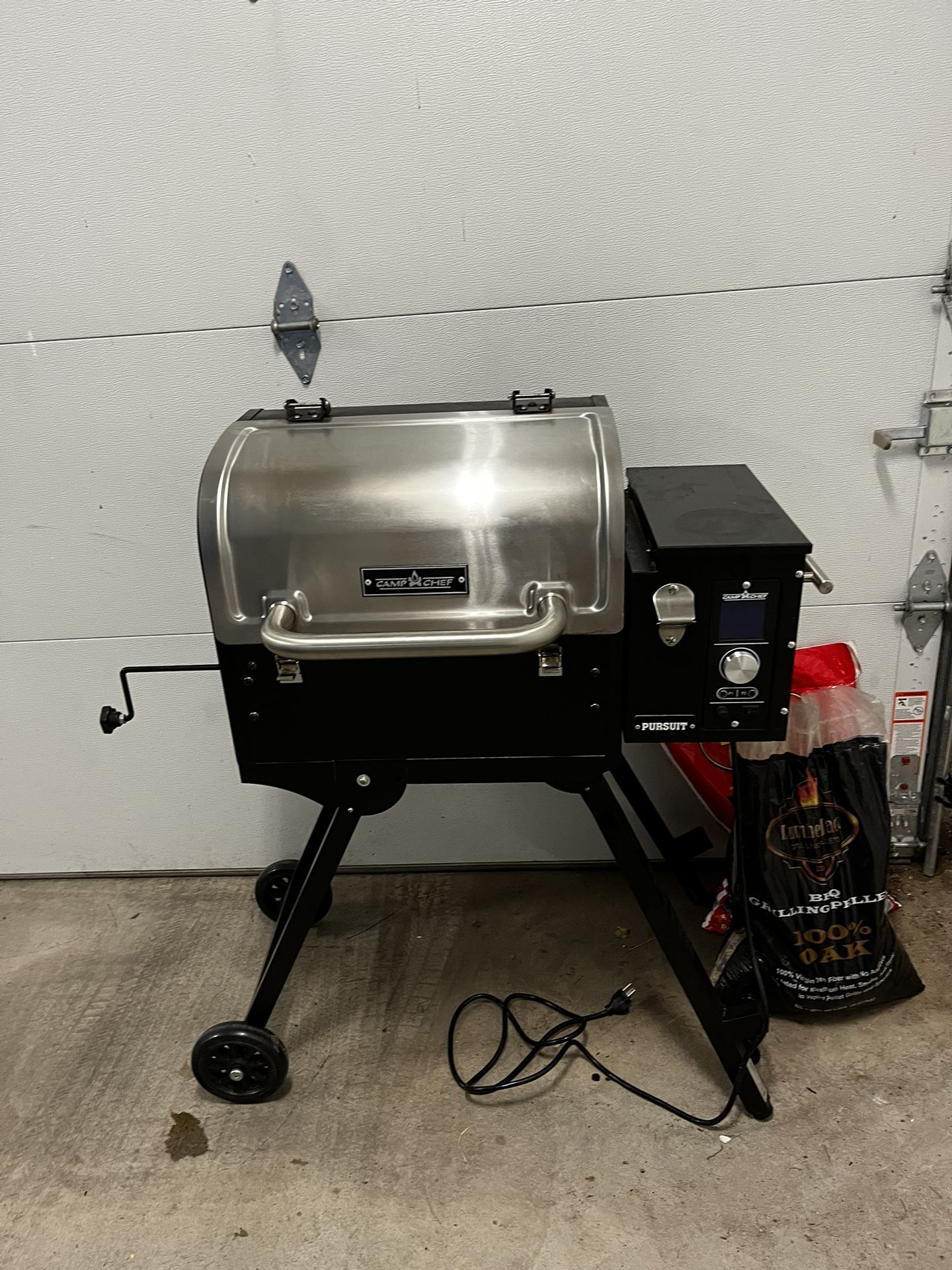 Used Camp Chef Pursuit 20 Portable Pellet Grill & Smoker for Sale in  Denver, CO - OfferUp