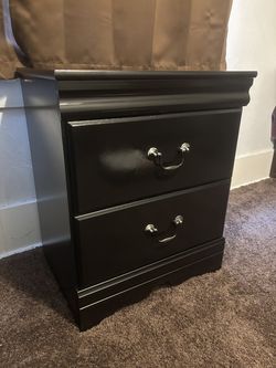 Black 2-Drawer Nightstand / Bedside Table