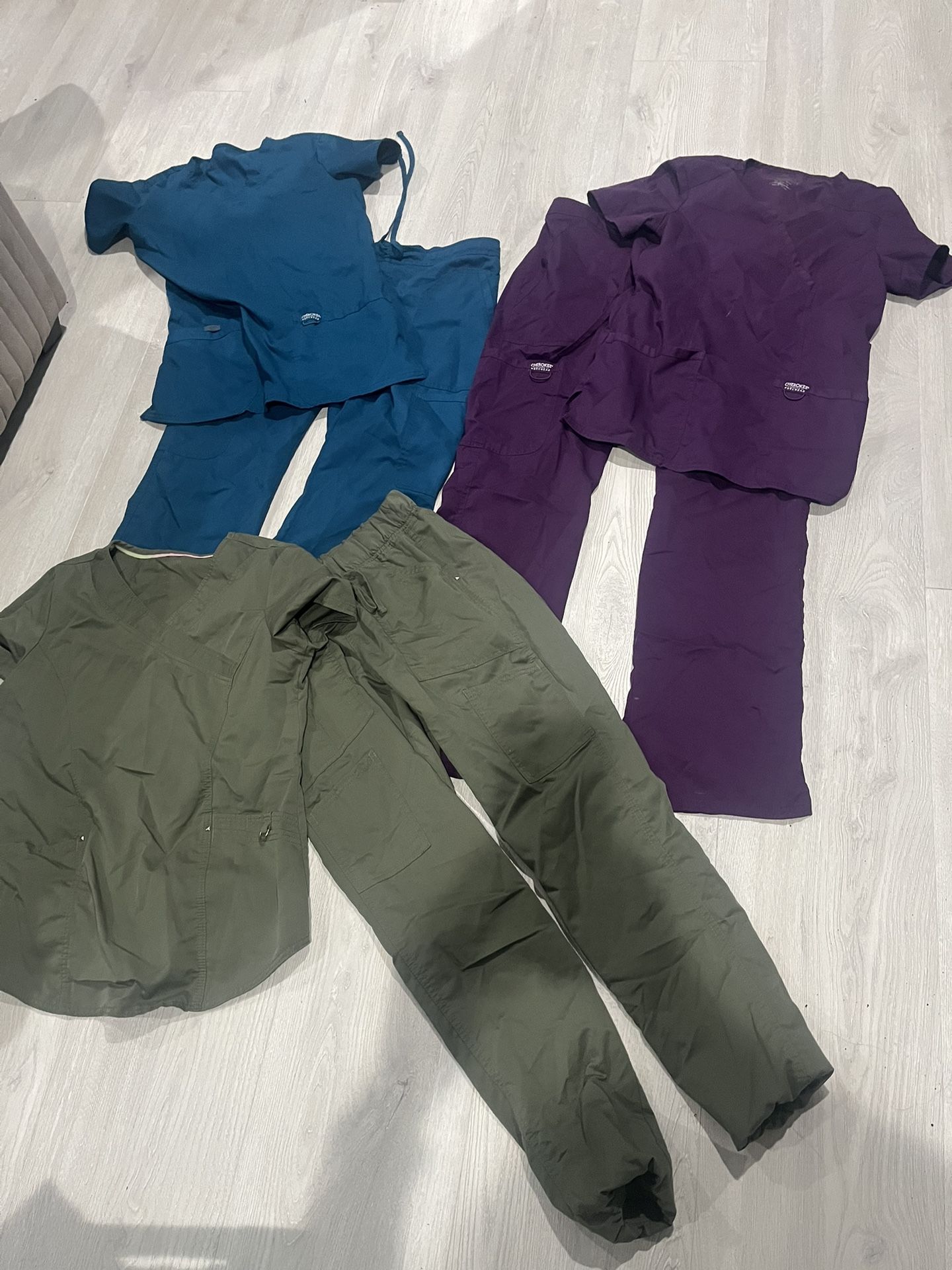 Womans 24 Pc 12 Sets Scrubs XS All Colors