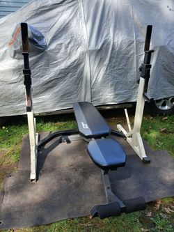 Fittness Gear Adjustable Bench With York Barbell Squat Rack
