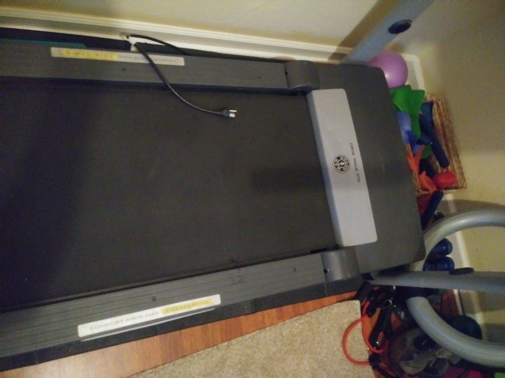 Golds Gym Intermix Acoustics 2.0 Treadmill for Sale in Fort Myers