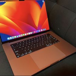 Apple MacBook Pro 16 Inch M2 Pro Chip 16ram 512gb Flash Hard Drive Perfect Condition 100 Cycle Count