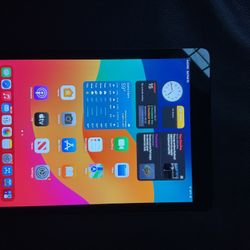 iPad 6th Generation (Brand new screen)64GB