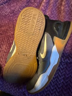 Used Nike shoes men size 10.5