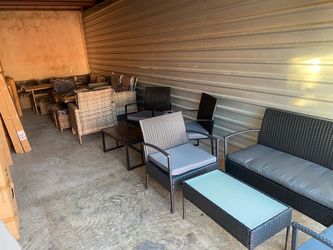 New inbox patio set with cushions (we finance and deliver)