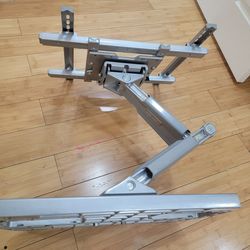 Pearless TV mount all motion  *VERY STURDY*