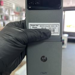 Moto Razr 2023 5G Cricket 128 gb excellent condition! $250
