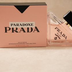 Prada perfum 🐬