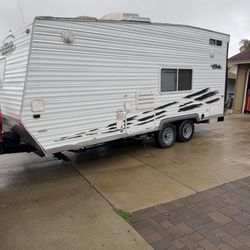 2005 attitude Toy Hauler 19fk