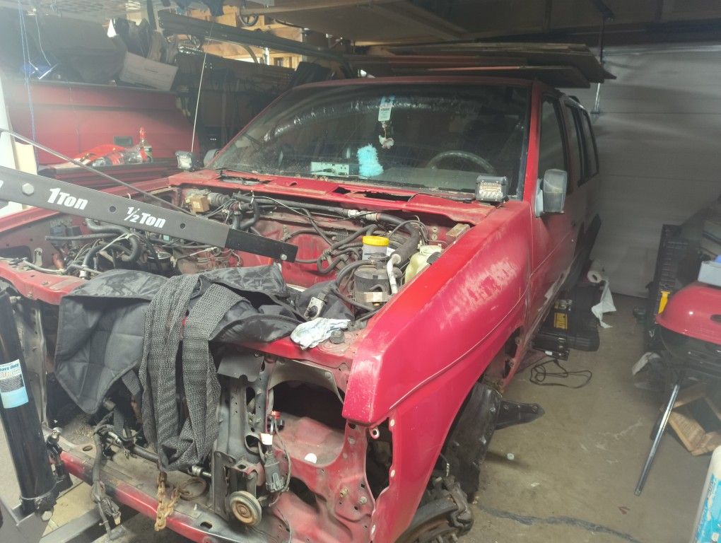 1990 Nissan Pathfinder Engine Plus Body/New Parts