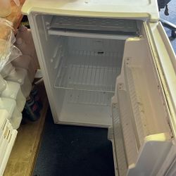 mini fridge 