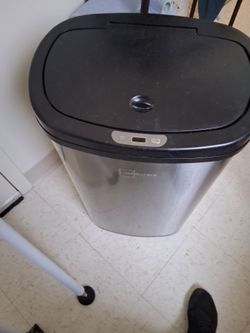 ELECTRIC  TRASH  CAN