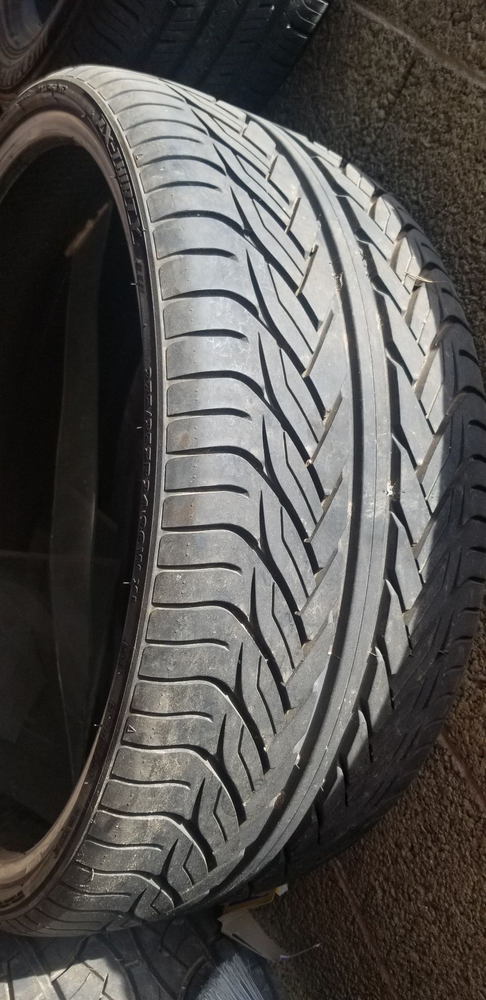 275/25 ZR24. 275 25 R24. Brand new tire (1) one tire only never been MOUNTED must see $80