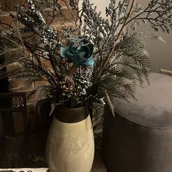 Decorative flower arrangement vase
