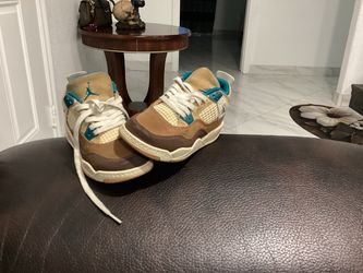 Kids shoes, excellent condition size 12
