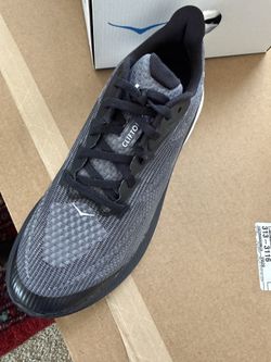 Hoka Youth Size 6 Clifton 9
