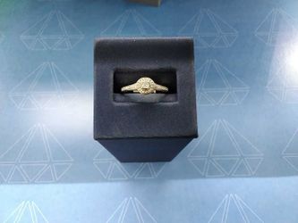 Women's Ring - Yellow Gold 10k (.417) 2.5 grams Size 7.5