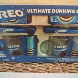 Oreo Dunk Kit With Mugs, Tongs & Cookies