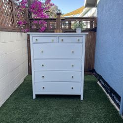 Beautiful White  Dresser 🤍  (IT’S AVAILABLE)