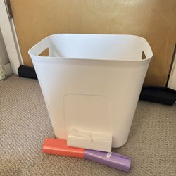 Small Plastic Trash Bin, 3.5 Gallons (+ Free Bags!)