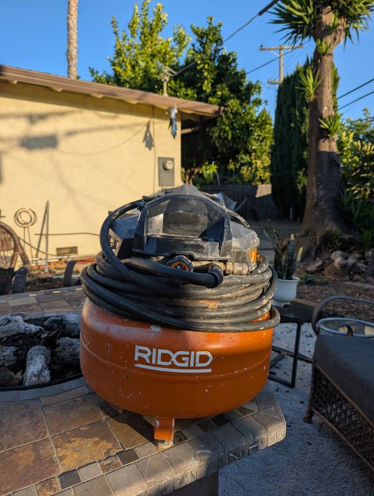 Ridgid 6gal AIR COMPRESSOR