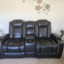 love seat Sofa  1200$