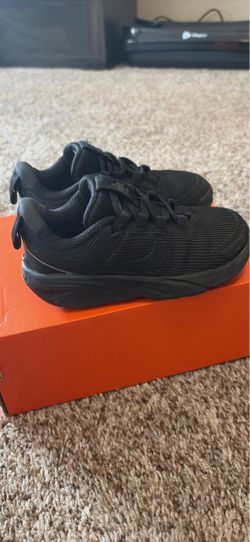Nike All-Black Low-Top Sneakers 9c