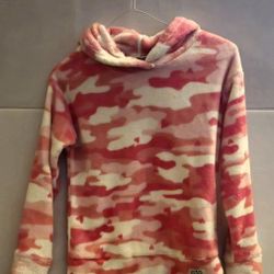 Lucky Brand Girls Plush Pink Camo Hoodie Size 10/12 Camouflage Sweatshirt Fleece