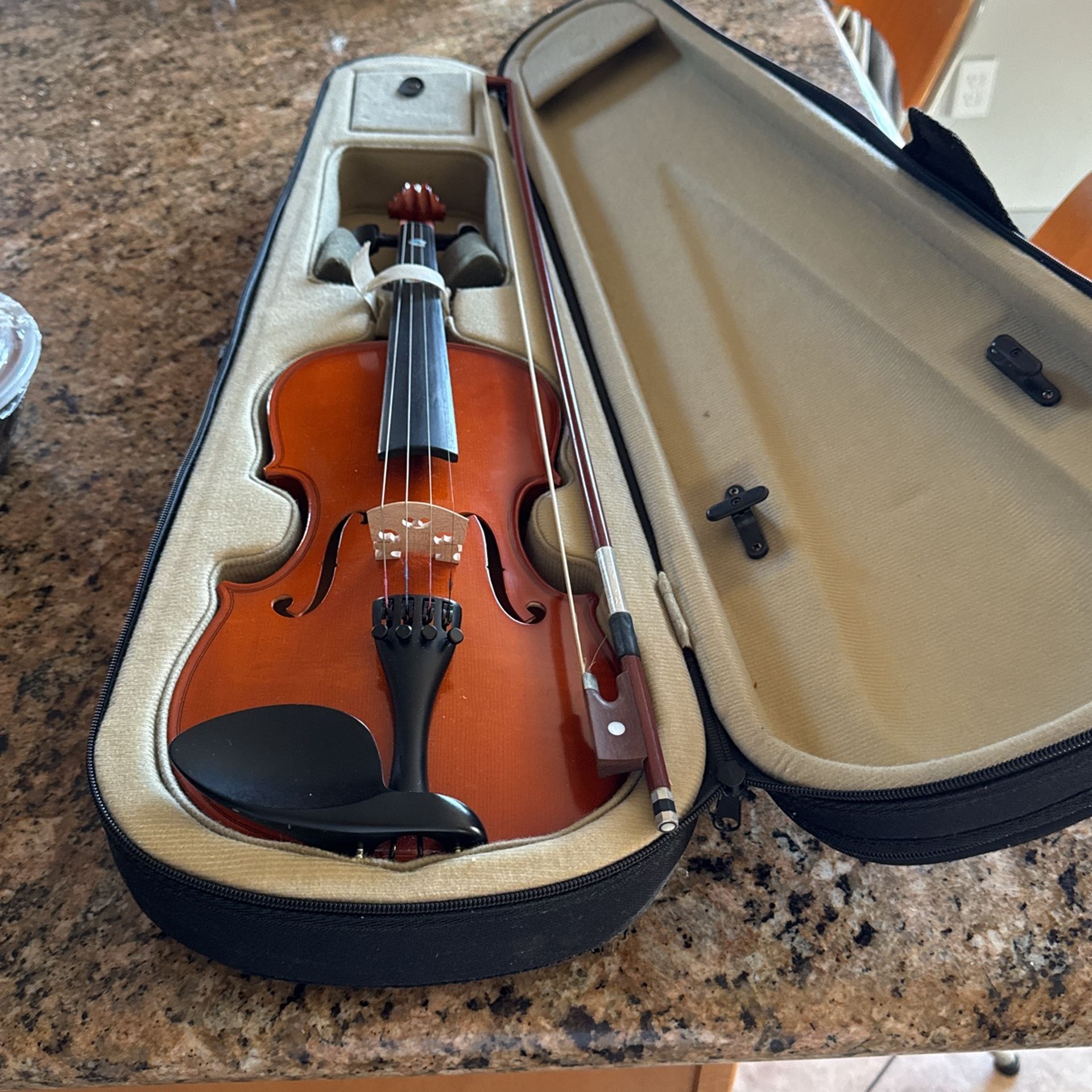 Kids Violin. Strings Need Replacement
