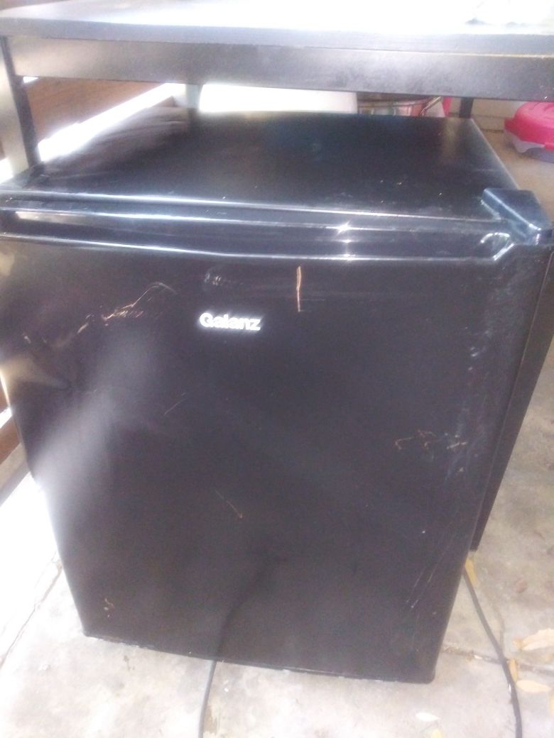 Gantz 3.5 cubic fridge used for college