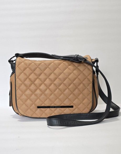 This Steve Madden shoulder/crossbody bag is the perfect addition to your collection