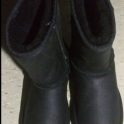 UGG BOOTS  6.5W  Retail at $170 accepting  offers, checkout my listing for more  winter jackets and boots