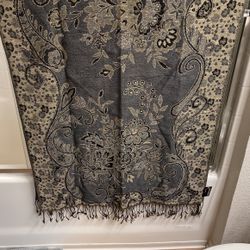 Women’s Scarf— New