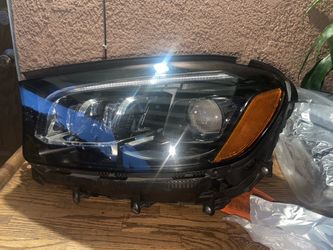 2023 mercedes benz Headlight left side GLS OEM