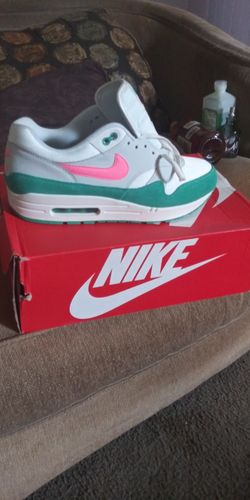 Size 9.5 watermelon 91s DS