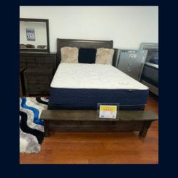 *New Year Sale Event*---Peter Mature Queen/King Bedroom Sets---Starting At $1199---Delivery And Financing👏