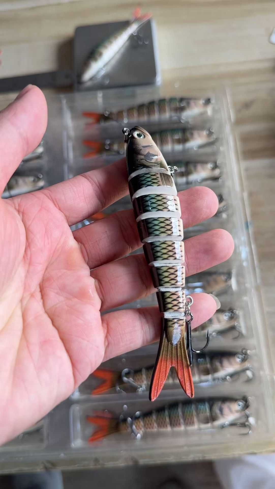 Multi-section fish, jointed fish