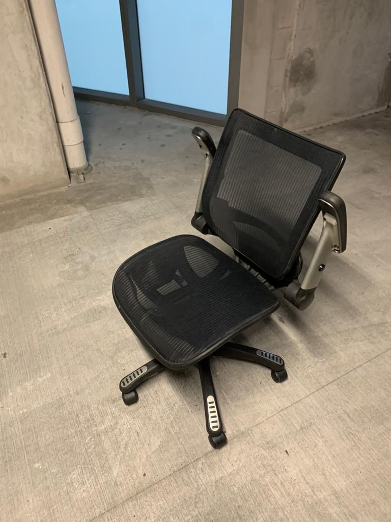 Great Condition office chair, an excellent shape! Adjustable