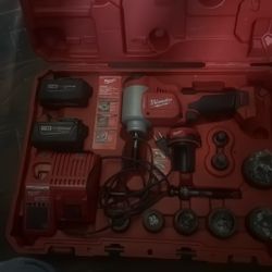 Milwaukee 18 Volt Cordless Knockout Set