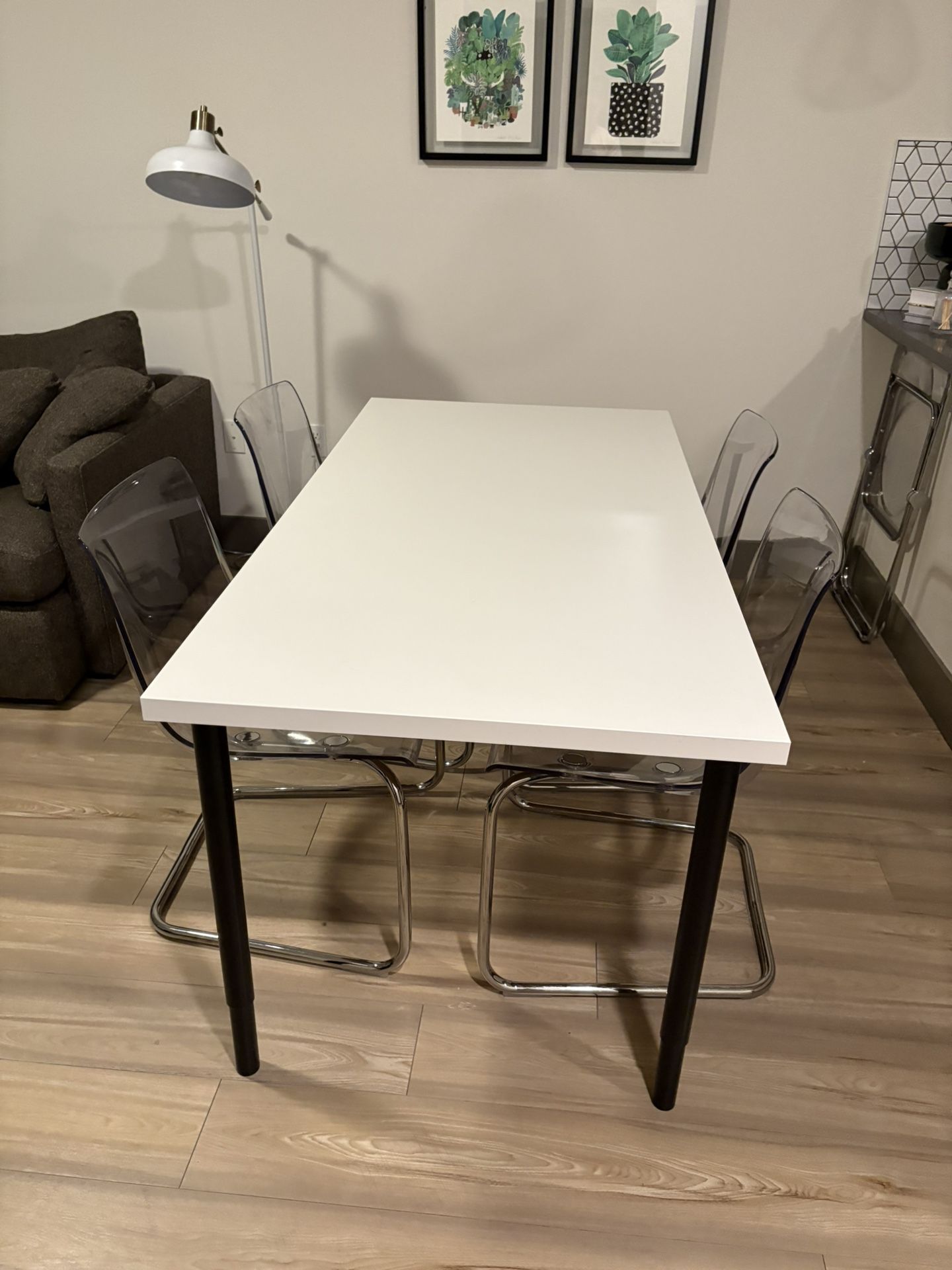 White Table With Adjustable Legs